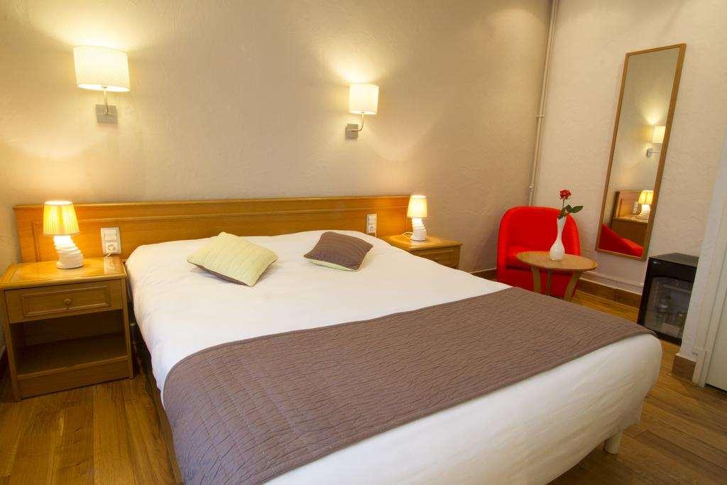 Brit Hotel Roanne - Le Grand Hôtel Zimmer foto